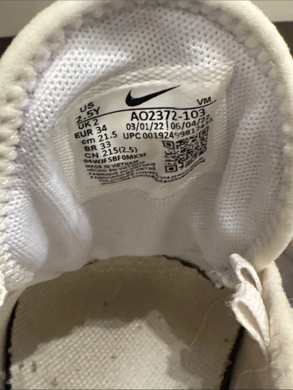 Nike White Slip-On Athletic Sneakers size 2.5